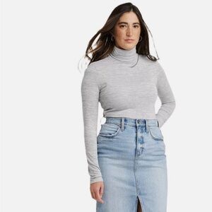 Light Gray Glitter Turtle Sleeve